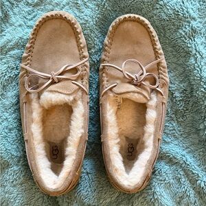 Ugg Dakota women’s slippers size 10 (tan and pale pink)